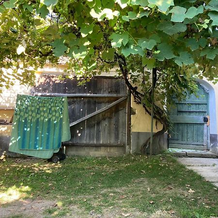 House By The Church - Entire House Crit Luaran gambar