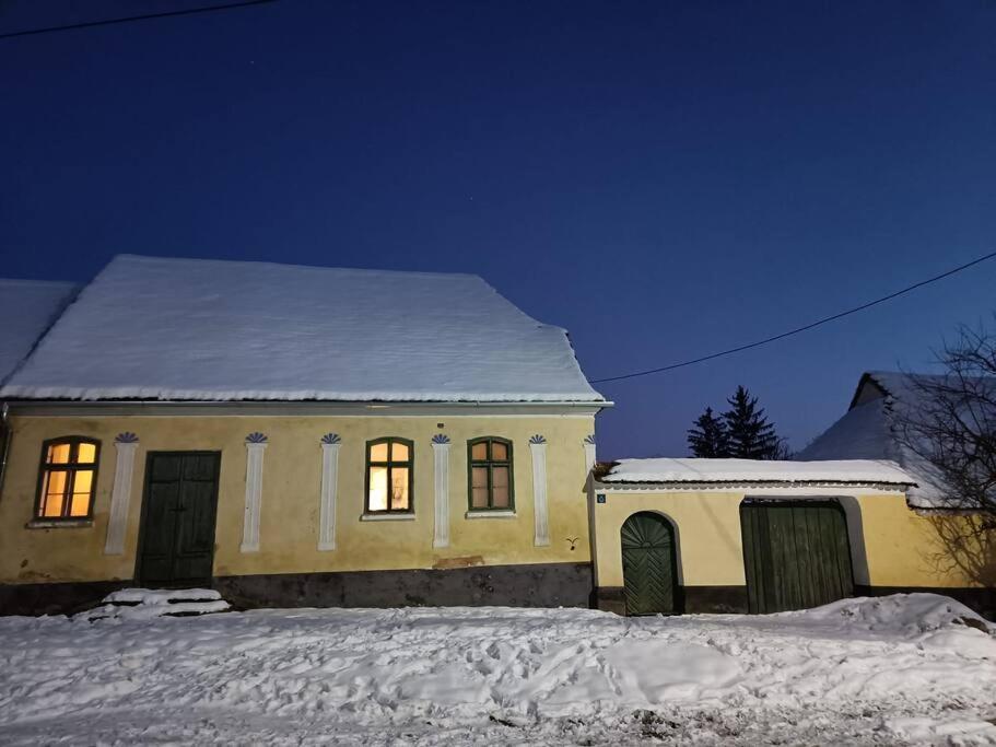 House By The Church - Entire House Crit Luaran gambar
