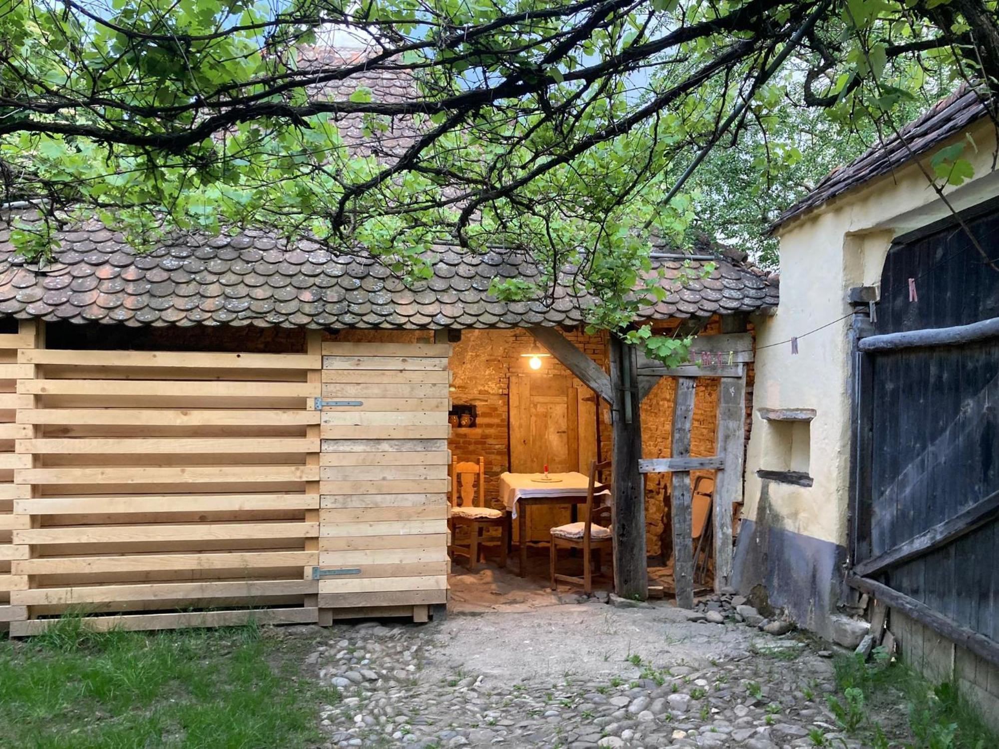 House By The Church - Entire House Crit Luaran gambar